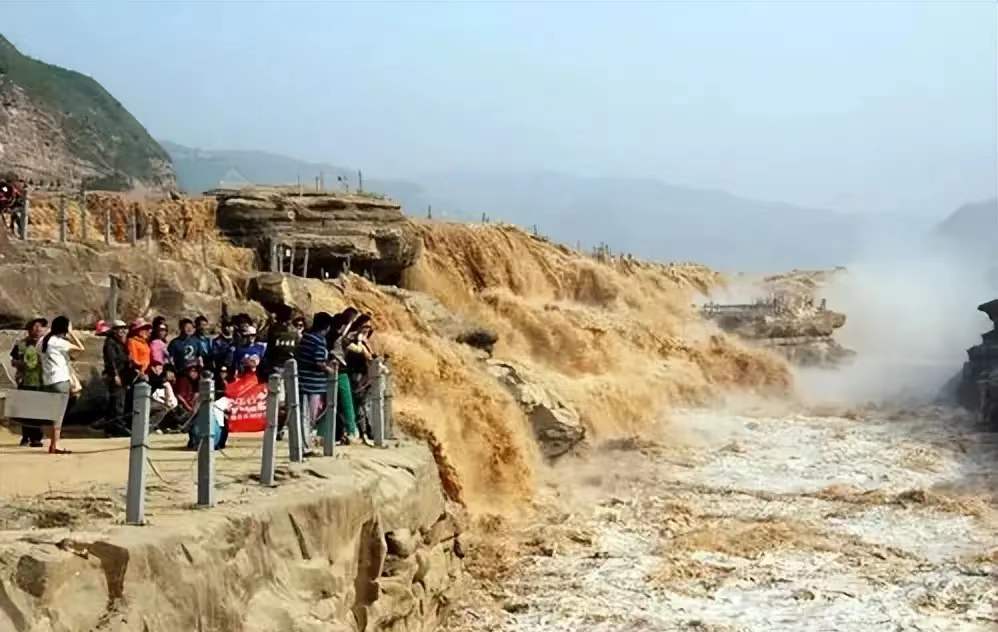 瀑布外建围墙就是为了防偷窥？看官方如何回应