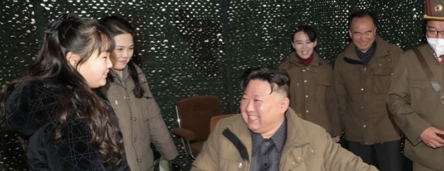金正恩再携女儿现场指导导弹试射