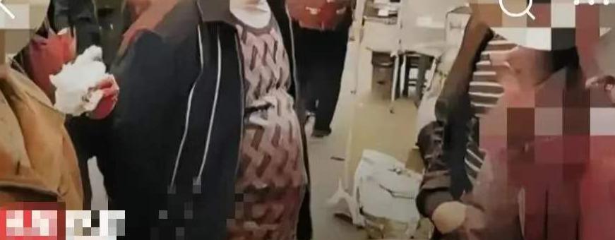 离谱！买菜还被另收费？男子在菜市场买菜被收卫生费