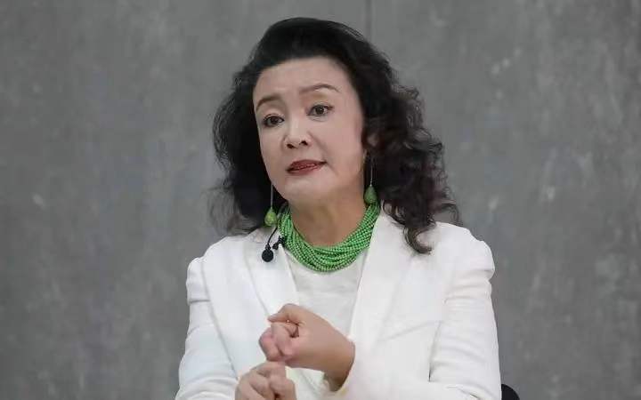 张兰称直播招收有学历的？有被冒犯到