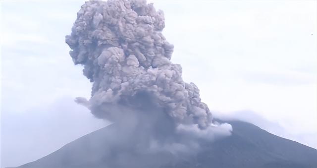 日本火山再次喷发！