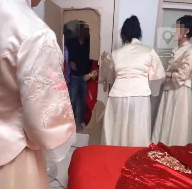 这婚不结也罢！伴郎团接亲暴力破门而入新娘发怒