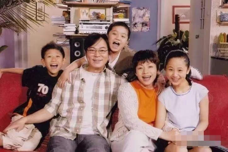 央媒评家有儿女疑被恶意评分，成为“饭圈大战”的牺牲品