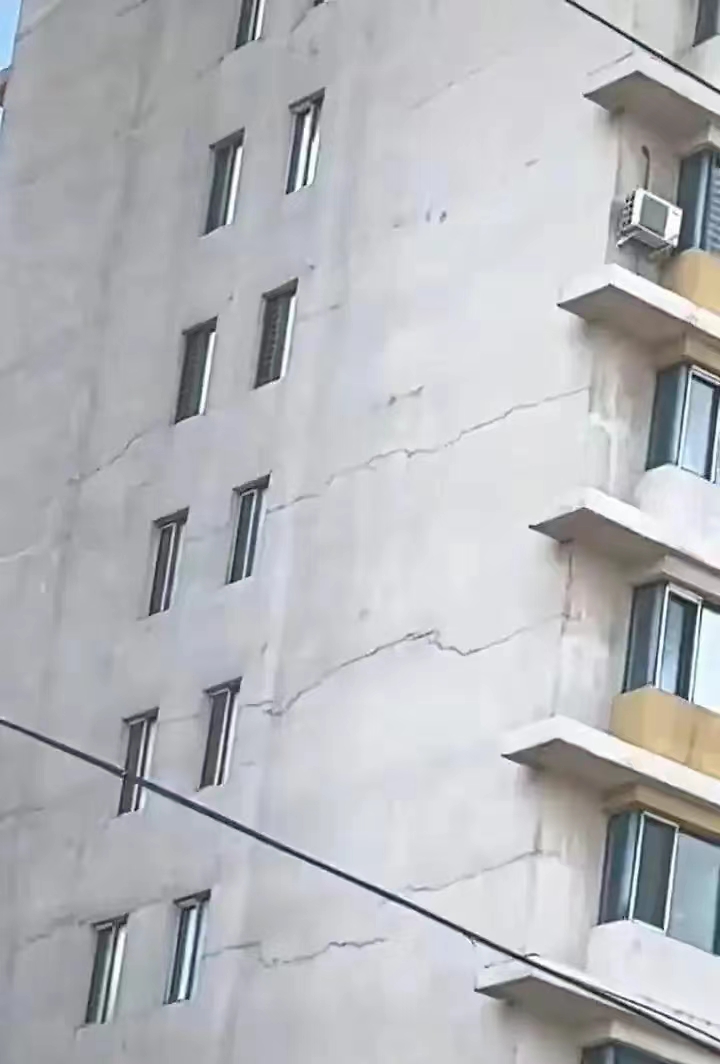 哈尔滨承重墙被砸，背后责任谁来承担