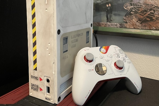 （最热）国外玩家自制《星空》主题版Xbox Series S主机