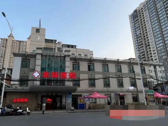 广西南宁一老人下葬后家属被通知还在住院