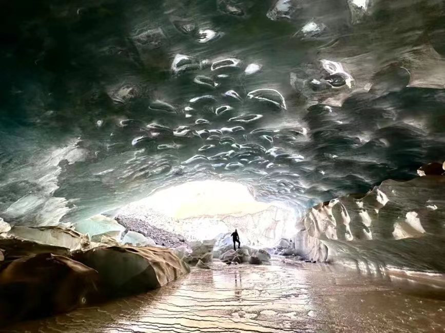西藏发现165米超大型冰洞，大自然的神秘宝藏
